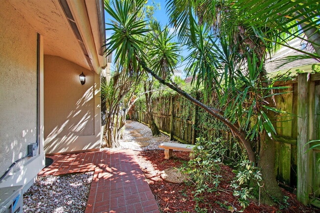 Building Photo - 7745 Stanway Pl