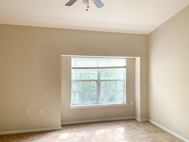 Building Photo - Beautiful 2/2.5 in Magnolia Place