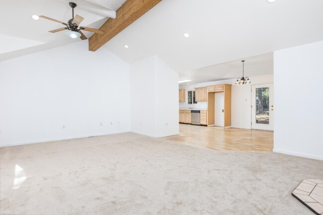 Building Photo - Beautiful, remodeled & spacious 3-bed 2-bath home in Grizzly Flats