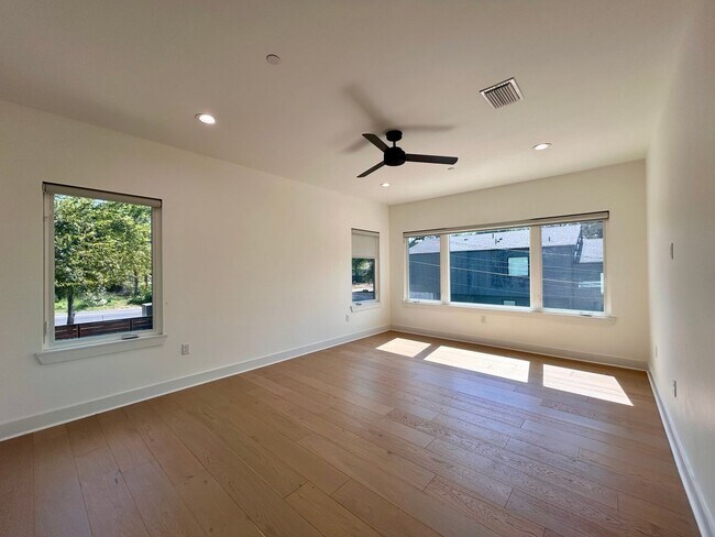 Building Photo - 4010 Clawson Rd