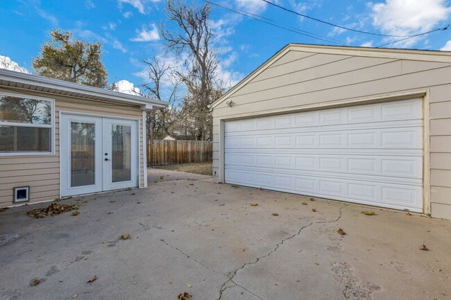 Building Photo - 6855 Reno Dr