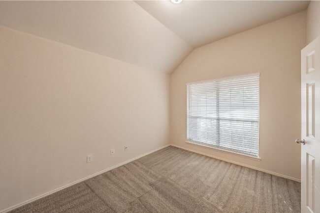 Building Photo - 9916 Channing Rd