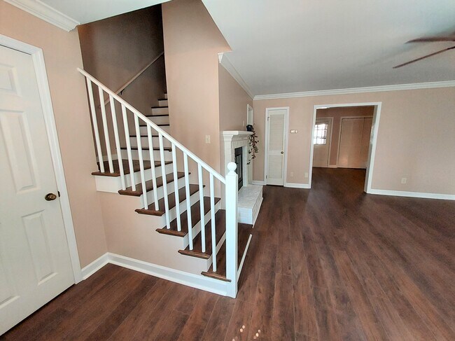 Building Photo - 11531 Jade Ln SE