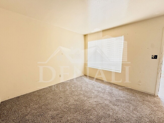 Building Photo - 1211 W Apache Trail