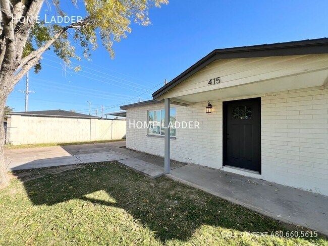 Building Photo - 415 S Lesueur