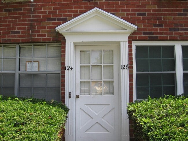 Primary Photo - 2 Colonial Rd