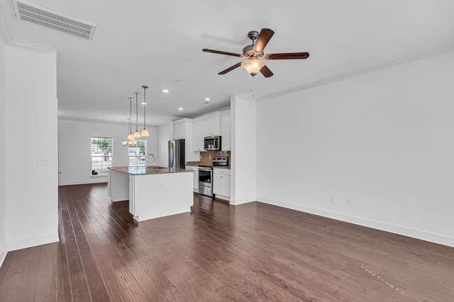 Building Photo - 253 Mary Ann Cir