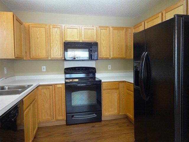 Building Photo - 8777 Tigershark Ave