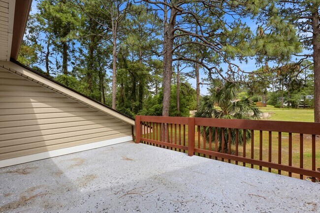 Building Photo - 102 Country Club Villa Dr