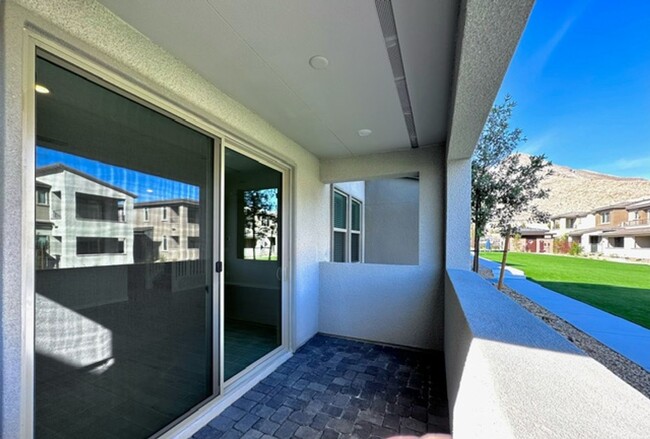 Building Photo - Brand New, never lived-in gorgeous 4 bedro...