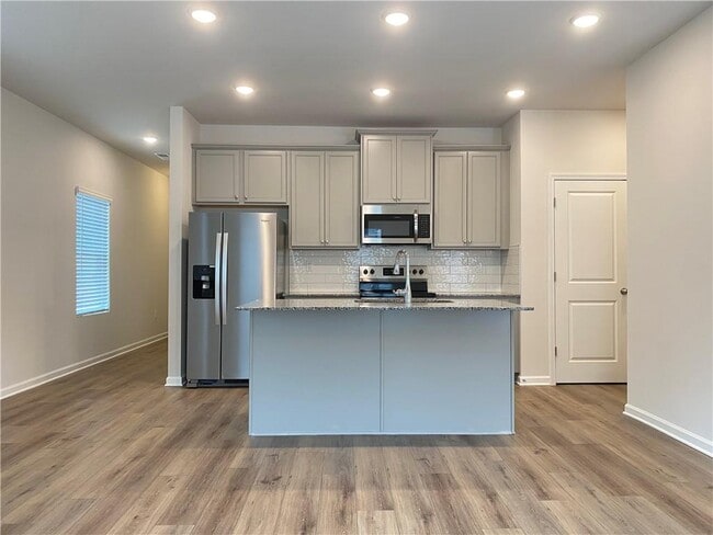 Building Photo - 4679 Fullerton Dr