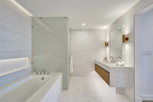 Building Photo - 900 N Ocean Blvd