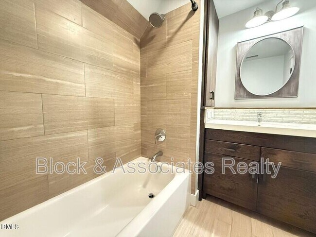 Building Photo - 121 Marilou Ln