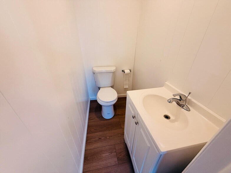 Building Photo - 86 W Main St