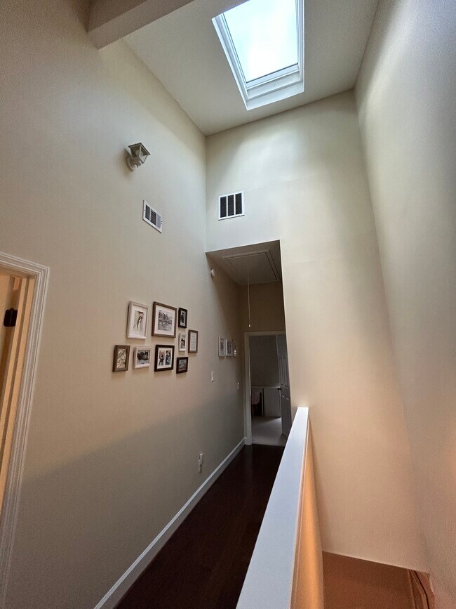 Building Photo - 1467 Monroe Dr NE