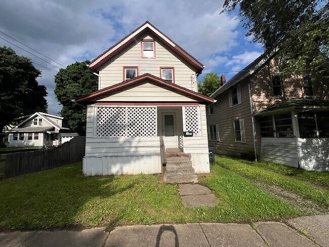Primary Photo - Charming 3 bedroom house
