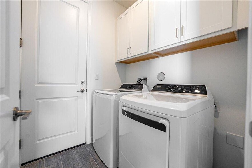 Building Photo - 3526 Angler Dr