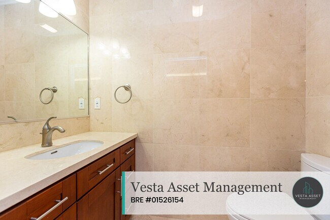 Building Photo - SPACIOUS TOP FLOOR 3 BED/2.5 BATH CONDO WI...