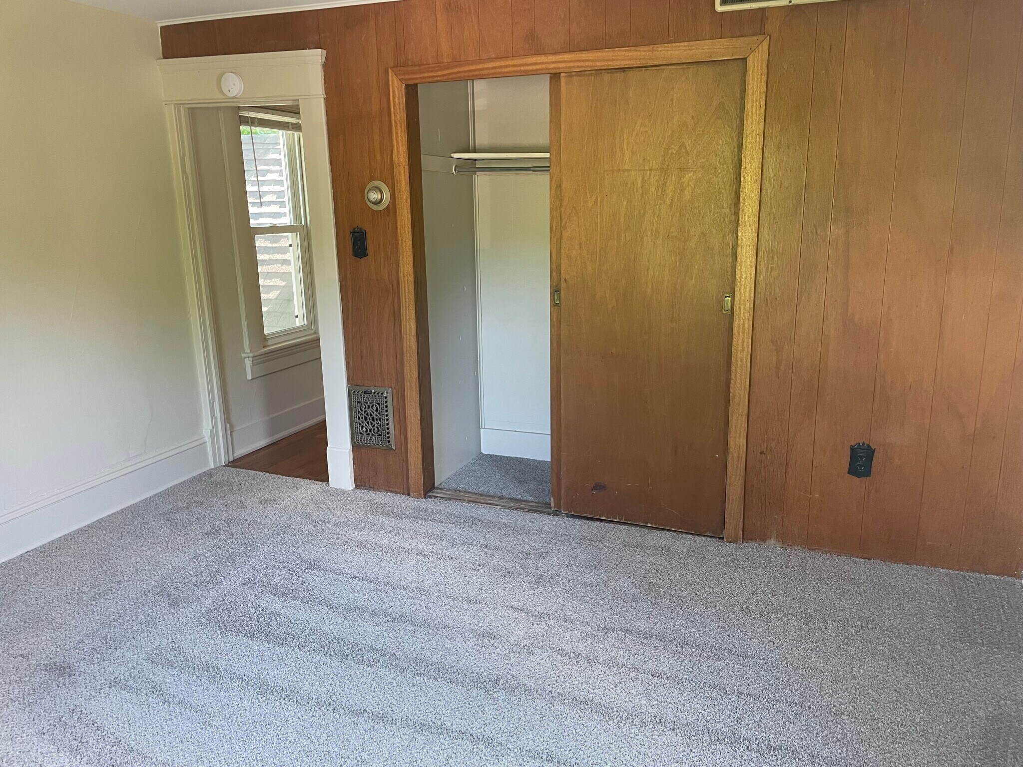 Building Photo - 283 Wood St