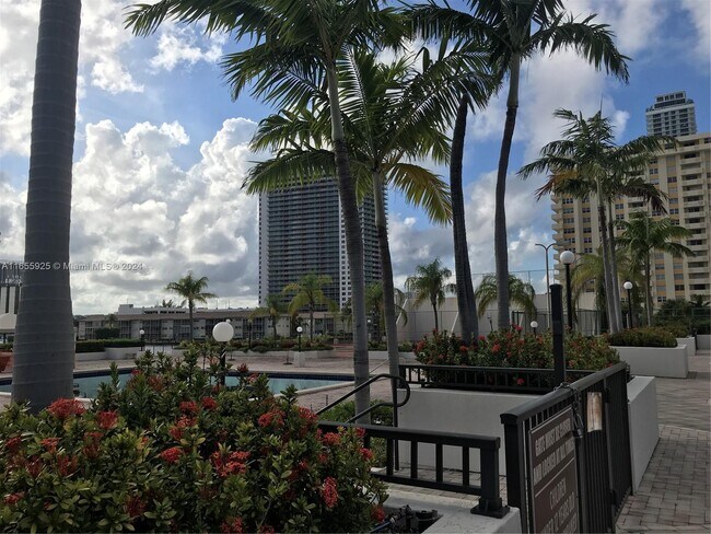 Building Photo - 1865 S Ocean Dr