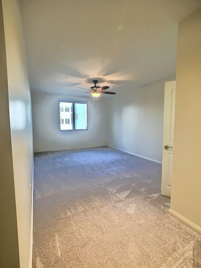 Building Photo - Huge 2 Bedroom/2 Bath Condo with Storage in Downtown San Jose