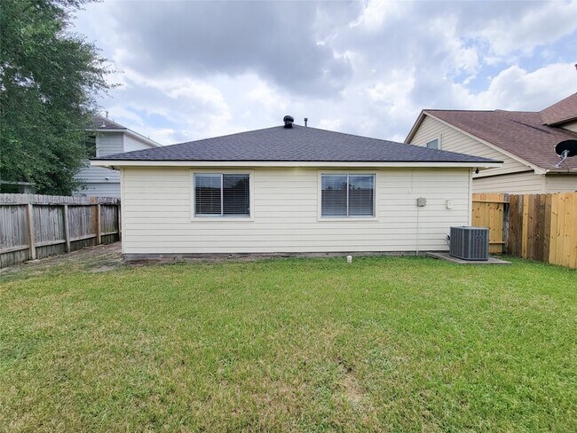 Building Photo - 3658 Villa Glen Dr