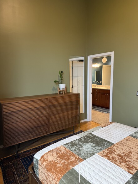 MasterBedroom Luxury Dresser & Bathroom Entrance - 1061 W 16th St