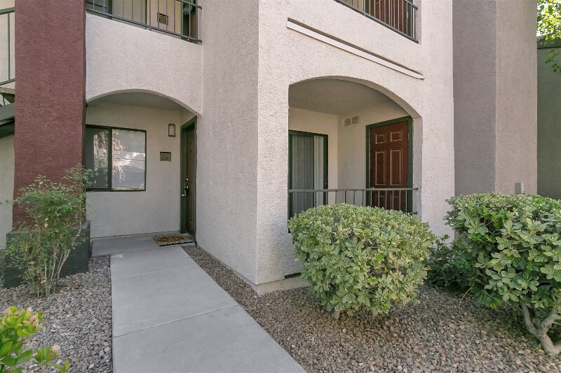 Building Photo - 950 Seven Hills Dr