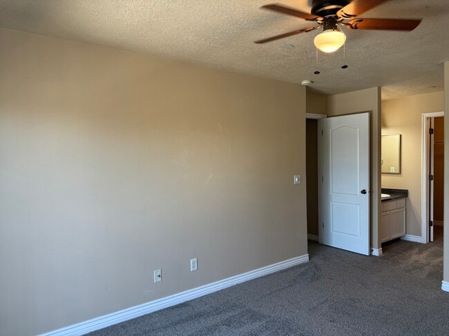 Building Photo - 1212 W Spencer Rd