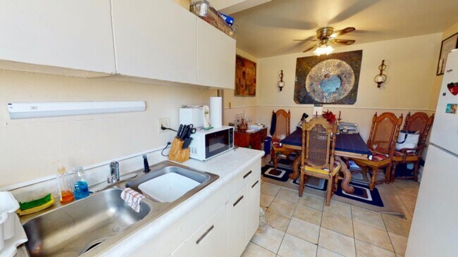 Building Photo - 8543 Cottonwood Dr