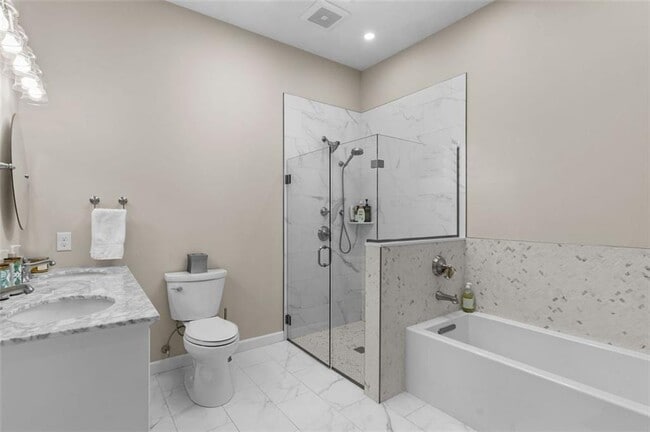 Building Photo - 80 Howland Rd