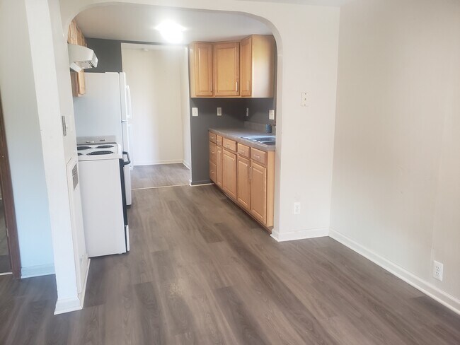 Building Photo - 4285 Parker Rd