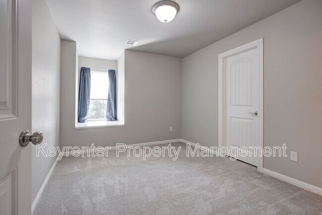 Building Photo - 15121 SE 56th St