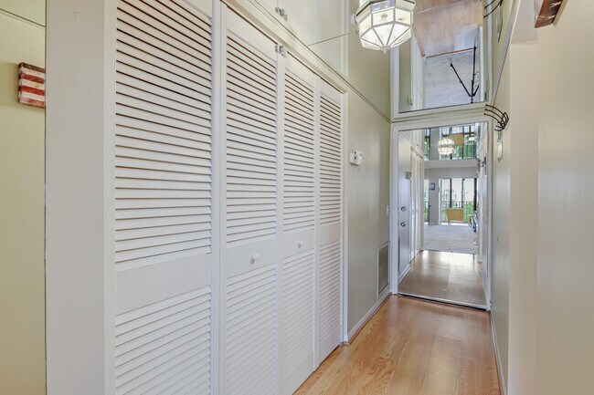 Building Photo - 4254 Deste Ct