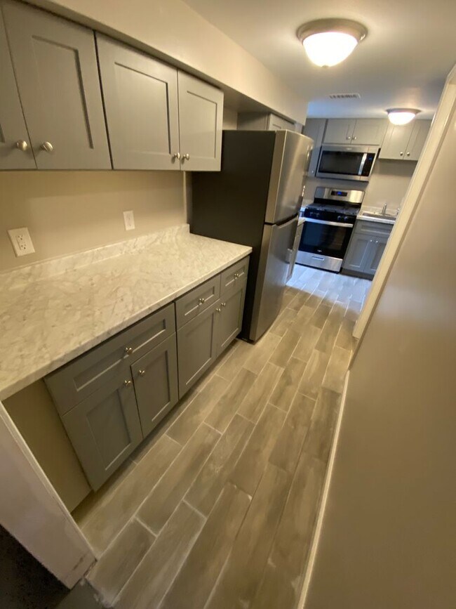 Building Photo - 426 E 15th Ave