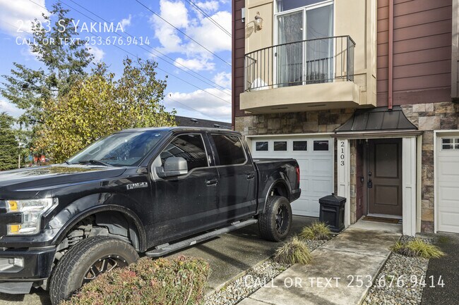 Building Photo - 2103 S Yakima Ave