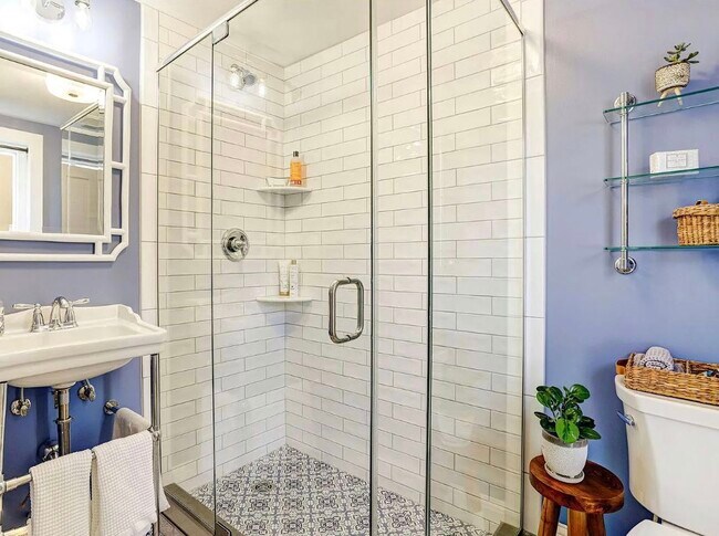 Building Photo - 27 N Hanson St