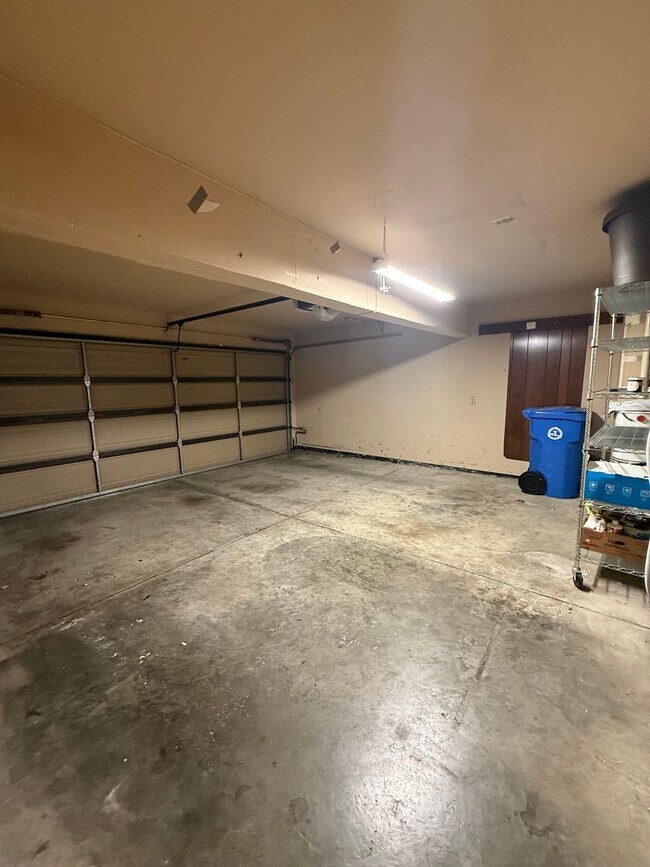 Building Photo - Santa Cruz Townhome Near UCSC! $500 off 1st month!