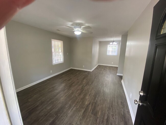 Building Photo - **ON HOLD**Total Electric 3 Bedroom / 1 Ba...