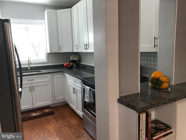 Building Photo - 1929 Gough St