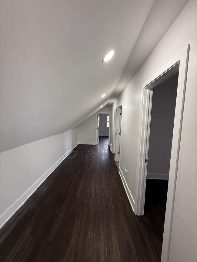 Building Photo - 2011 Grey Ave