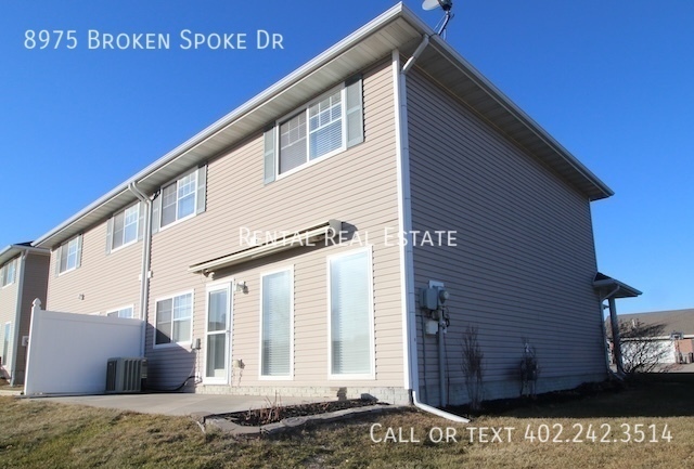 Building Photo - 8975 Broken Spoke Dr