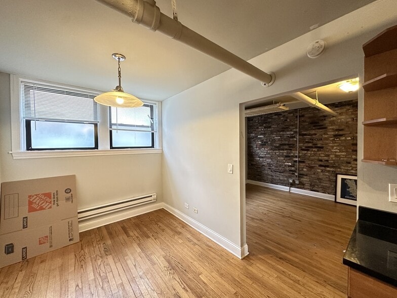 Building Photo - 728 W Addison St