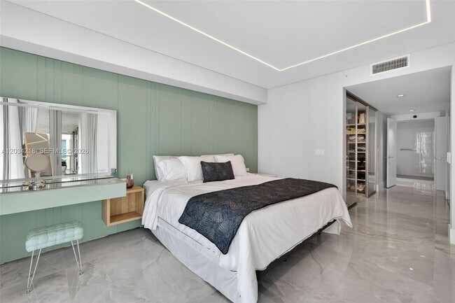 Building Photo - 300 Sunny Isles Blvd
