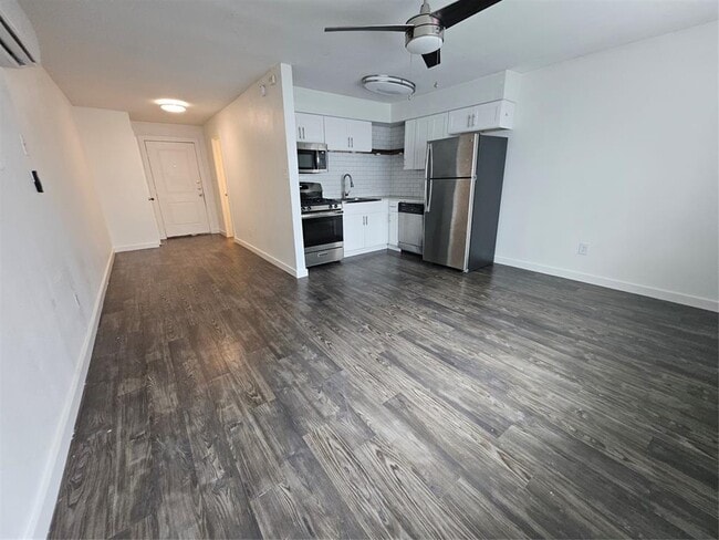 Building Photo - 4406 Avenue C