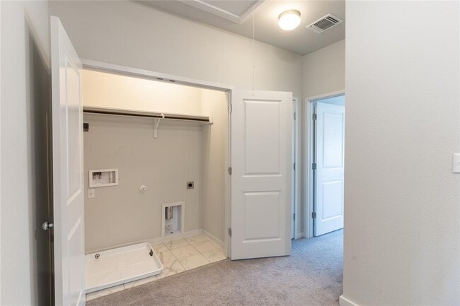 Building Photo - 605 W South St