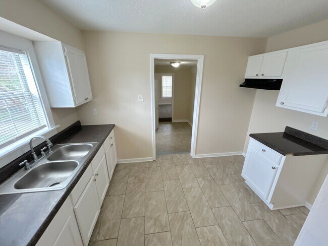 Building Photo - 4376 Willow Rd