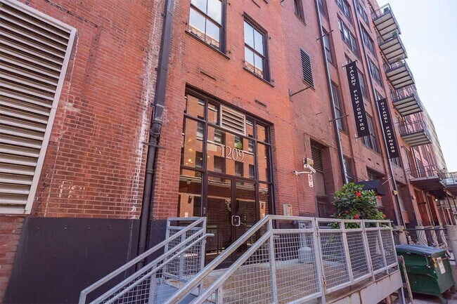 Building Photo - 1209 Washington Ave
