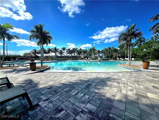 Building Photo - 3401 Acapulco Cir