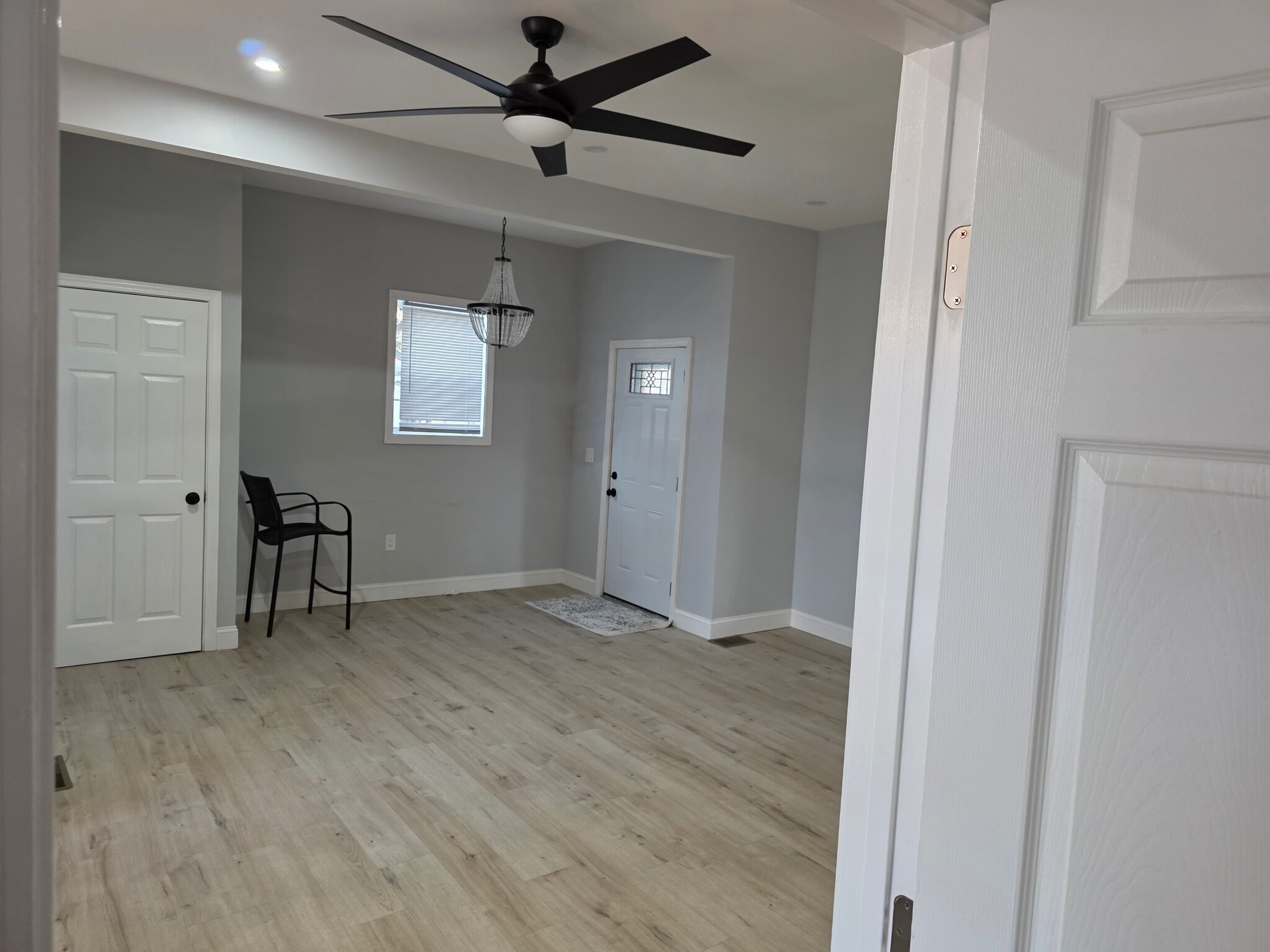 Building Photo - 1352 Bay St